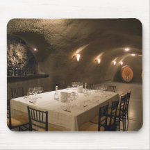 USA, Oregon, Dundee. Dining room in Archery Mousepad