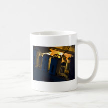 vieille radio intérieure tasse à café