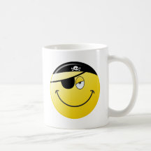 Visage de smiley de pirate tasses à café