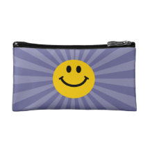 Visage souriant heureux trousse de maquillage
