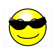Visage souriant jaune de lunettes de soleil fraîch cartes postales