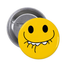 Visage souriant jaune riant supprimé badges avec agrafe
