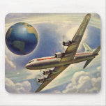 Vol vintage d'avion autour du monde en nuages tapis de souris