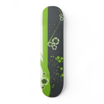 Volutes à fleurs sur motif gris - planches à roulettes customisées