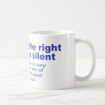 Vous faites demeurer le droit à silencieux tasse