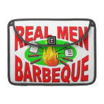 Vrai barbecue d'hommes. Conception drôle pour le r Housse MacBook Pro