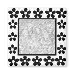White n black flower frame magnet