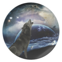 Wolf howling at the moon party plates