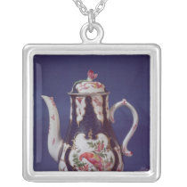 Worcester coffee pot, decorated with birds necklaces