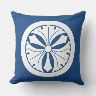 丸に剣三つ銀杏 THROW PILLOW