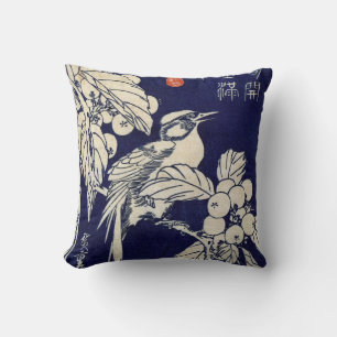 枇杷に鳥, 広重 Bird and Loquat, Hiroshige, Ukiyo-e Throw Pillow