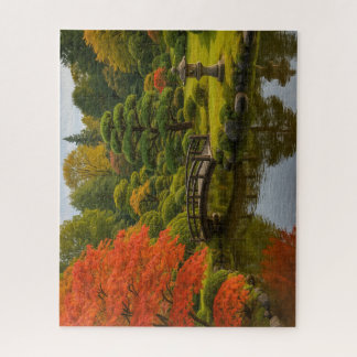 秋の庭園と紅葉の舞｜Autumn Leaves in a Tranquil Garden Jigsaw Puzzle