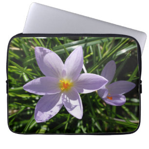 美丽清新的淡紫色园林花卉。Pretty light purple garden flower. Laptop Sleeve