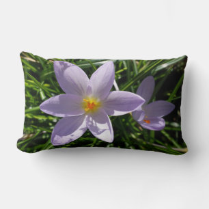 美丽清新的淡紫色园林花卉。Pretty light purple garden flower. Lumbar Pillow