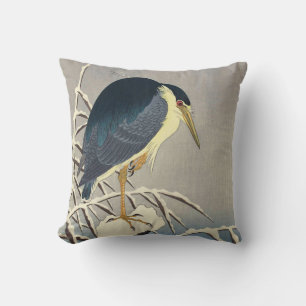 雪に青サギ, 小原古邨 Blue heron in the Snow, Ohara Koson Throw Pillow