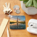 Search for monuments keychains France