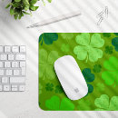 Recherche de verts de shamrock électronique Pour elle