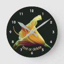 Recherche de fleur de lys horloges Pour elle