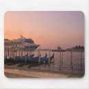 Recherche de bateau grand tapis souris Italie