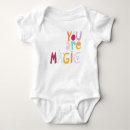 Recherche de chambre bébé vêtements Magie
