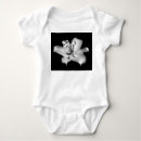 Recherche de monochrome bébé vêtements Feuille