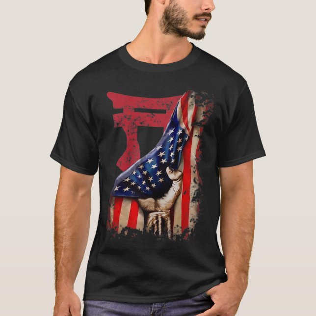 101st Airborne Rakkasans US Flag Patriotic Militar T-Shirt (Front)
