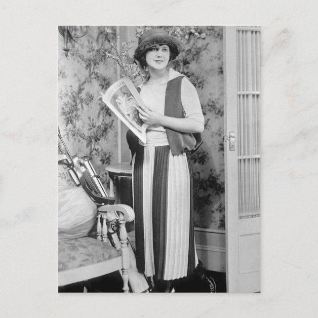 1920s Golf Fashion Postcard (Front)