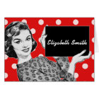 1950 Femme avec une carte d'enseigne