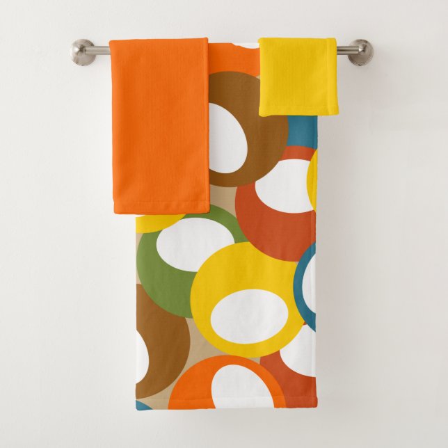 1970s Olive Circles Bath Towel Set (Insitu)
