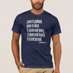 1 T-shirt adapté de l'encolure ras du cou des