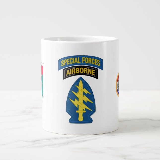 20ème TASSE d'ÉLÉPHANT de GROUPE de FORCES (Devant)