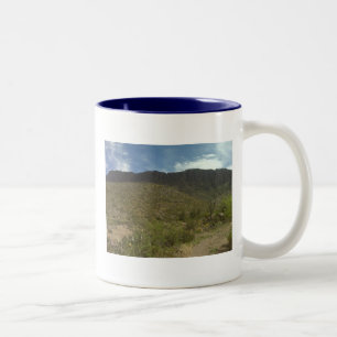 2 Couleurs Ciel bleu avec la tasse de saut d'Apache