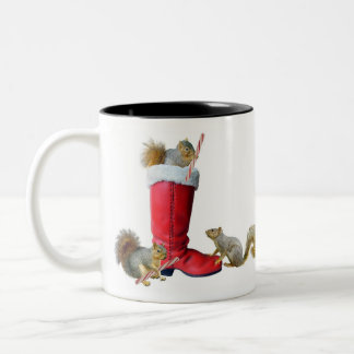 2 Couleurs Écureuils dans la tasse de la botte de Père Noël