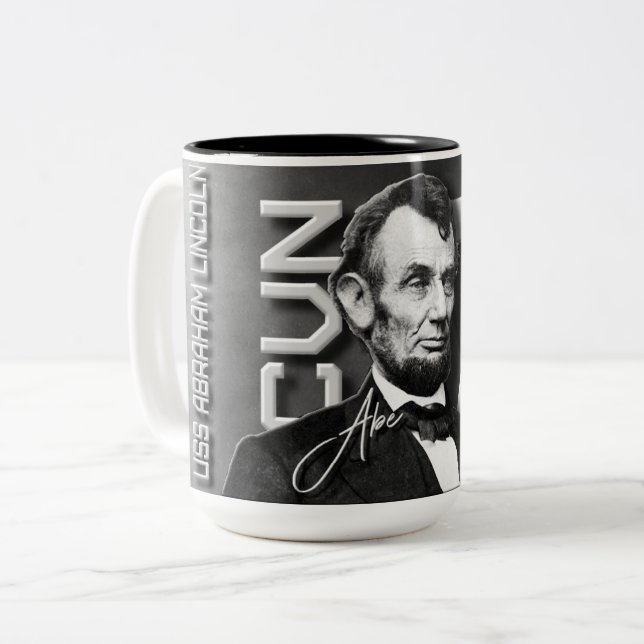 2 COULEURS HOMONYME DE LA TASSE CVN-72 USS ABRAHAM LINCOLN (Devant gauche)