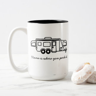 2 Couleurs La maison est où vous la garez. Tasse de HTT