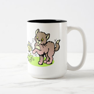 2 Couleurs La tasse des enfants de chat et de papillon