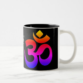2 Couleurs N de Namaste dans la tasse d'OM de lit