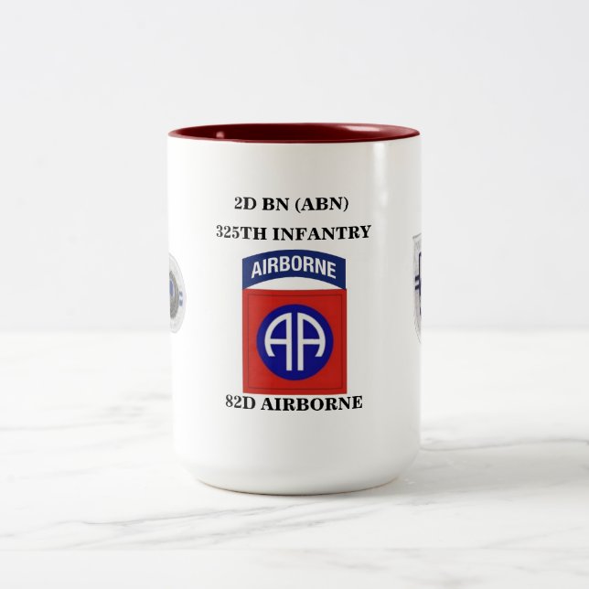 2D TASSE de l'INFANTERIE 82D ABN de MILLIARD 325TH (Centre)