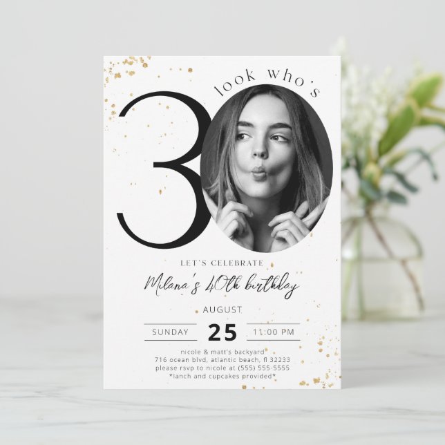 30e anniversaire Gold Invitation avec photo (Debout devant)