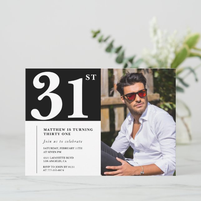 31e anniversaire en noir et blanc Invitations (Debout devant)