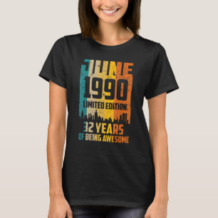 32nd Birthday 32 Years Awesome Since June 1990 Vin T-Shirt