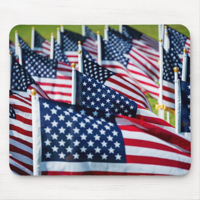 400 flags waving proudly in a field mouse pad (Front)