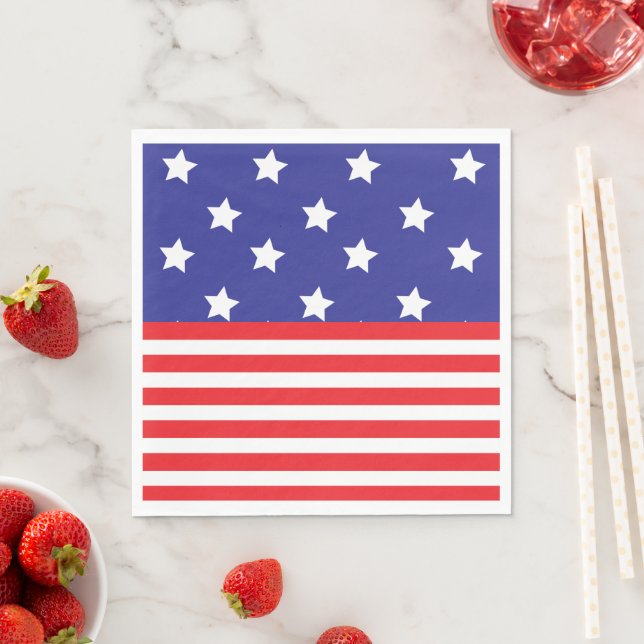 4 juillet serviettes en papier rouge blanc et bleu (En situation)