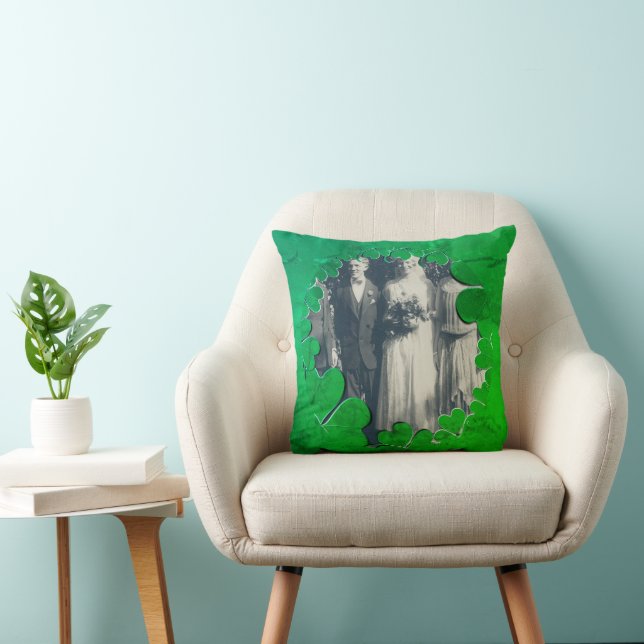 4 Leaf Clover Frame+Photo  Throw Pillow (Chair)