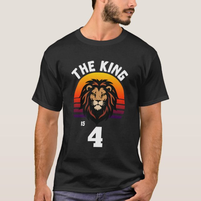 4Th Birthday Animal Lion The King Is 4 Year Old Fu T-Shirt (Front)