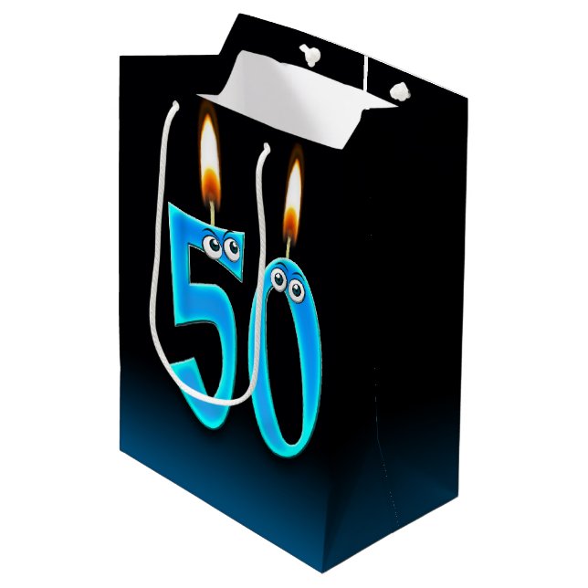 50e Anniversaire Bougies Moyenne Sac Cadeau (Devant Angle)