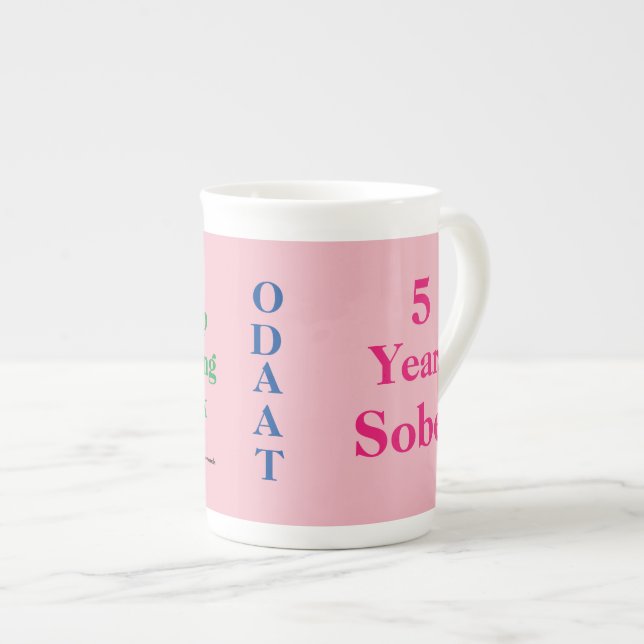 5 ans de tasse sobre (Devant droit)