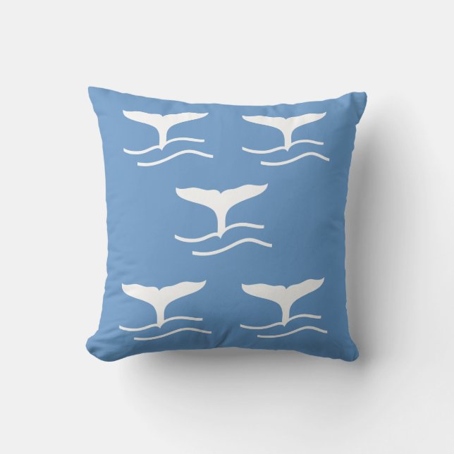 5 queues blanches de baleine sur coussin bleu (Recto)