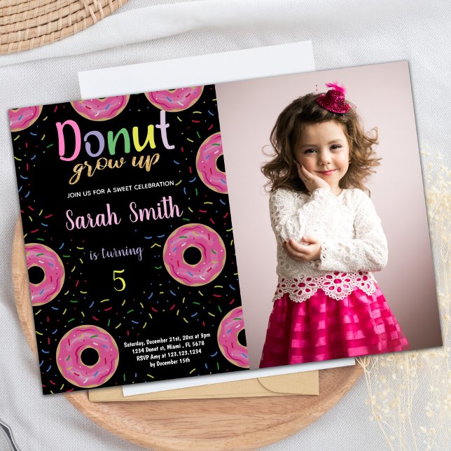 5e photo rose noire Donut Invitations d'anniversai (5th Black Pink Photo Donut Birthday Invitations)