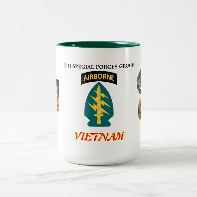 5ème TASSE de MÉDECIN du VIETNAM de GROUPE de (Centre)